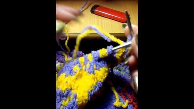Бахрома спицами в процессе вязания пледа. смотреть онлайн