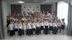 МДОУ ИРМО «Уриковский детский сад комбинированного вида" Песня Принимаю я парад.mp4