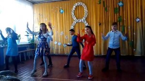 Прикольный танец на 8 марта в школе!