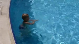 Ребенок в бассейне (Хургада, Египет)