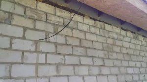 Утепление стен глиной.Заполнили воздушную прослойку дома глиной .