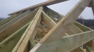 Слуховое окно на вальмовой крыше. Лобовая доска