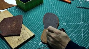 Как самому сшить тапочки? Что необходимо для работы с кожей?#leather#diy#handmade