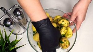 Вкусная,запеченная картошечка в рукаве в духовке))Простой способ приготовления картофеля))