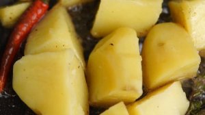 Говяжьи щеки су-вид (sous vide) томленые 24 часа с гарниром из картофеля с тимьяном