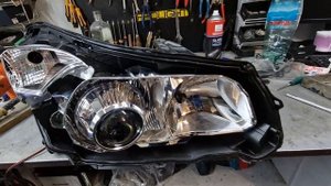 Subaru Forester Замена рефлекторного ксенона на BI-LED Aozoom A4+, переносим ДХО в секцию поворота.