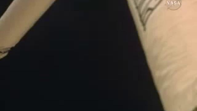 Debris in Orbit [Filmed from STS-125 Atlantis' On-board Camera] смотреть онлайн