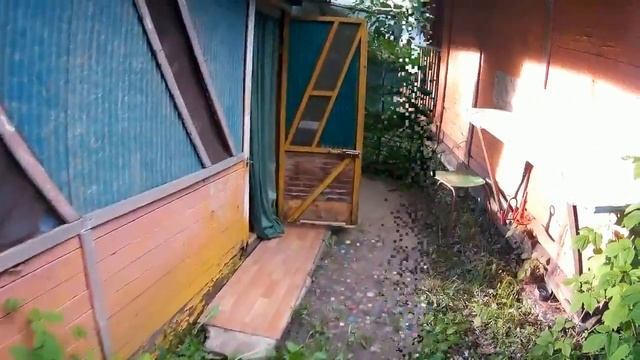 Навес-мастерская и лодка