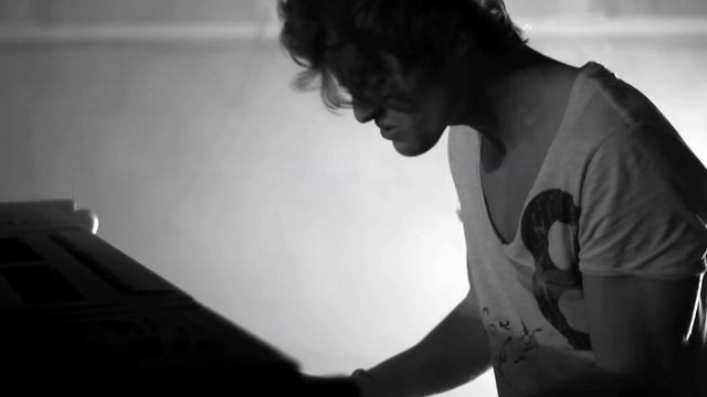 Junior Grey - High смотреть онлайн