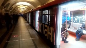 Московское метро. Кольцевая линия. Станция Краснопресненская. Прибытие и отправление "Дейна".