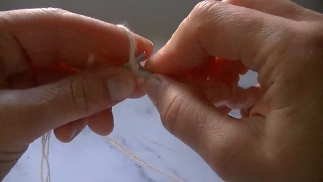 ПРОЩЕ ПРОСТОГО!!! ПОПУЛЯРНАЯ, ДВОЙНАЯ ПОВЯЗКА ПОЛОЙ РЕЗИНКОЙ ИЗ ПРЯЖИ ПУХ НОРКИ СПИЦАМИ. смотреть онлайн