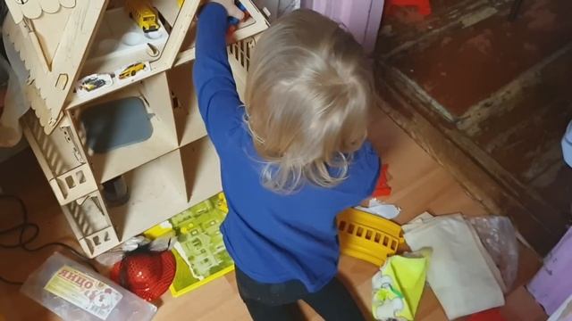 Зачем и как мы рвём траву. Непослушные дети #обзор#наводимпорядок#детигуляют#играют