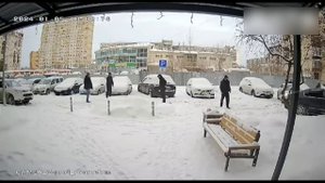 МИГРАНТЫ УСТРОИЛИ КРОВАВЫЙ БОЕВИК 90-ЫХ НА УЛИЦЕ ТЮМЕНИ!