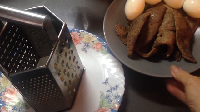 САЛАТ из ПЕЧЕНИ с соленым огурчиком / нежный салат с печенкой смотреть онлайн