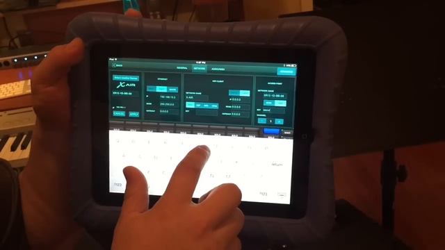 Behringer XAir XR12 unboxing and set up and test смотреть онлайн