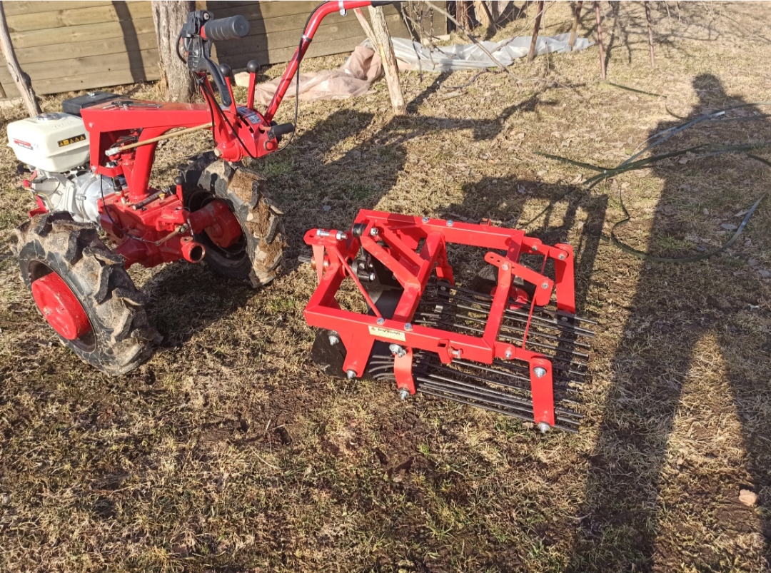 И сразу БРАК. Картофелекопалка Украина КМ-1 на мотоблок МТЗ с двигателем Weima WM188F 13л_с. смотреть онлайн