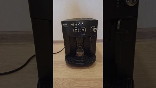 Кофемашина Delonghi Magnifica