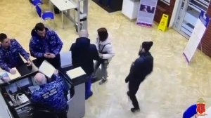 Полиция Санкт-Петербурга задержала мигрантку, находящуюся в розыске за аферу в родном государстве