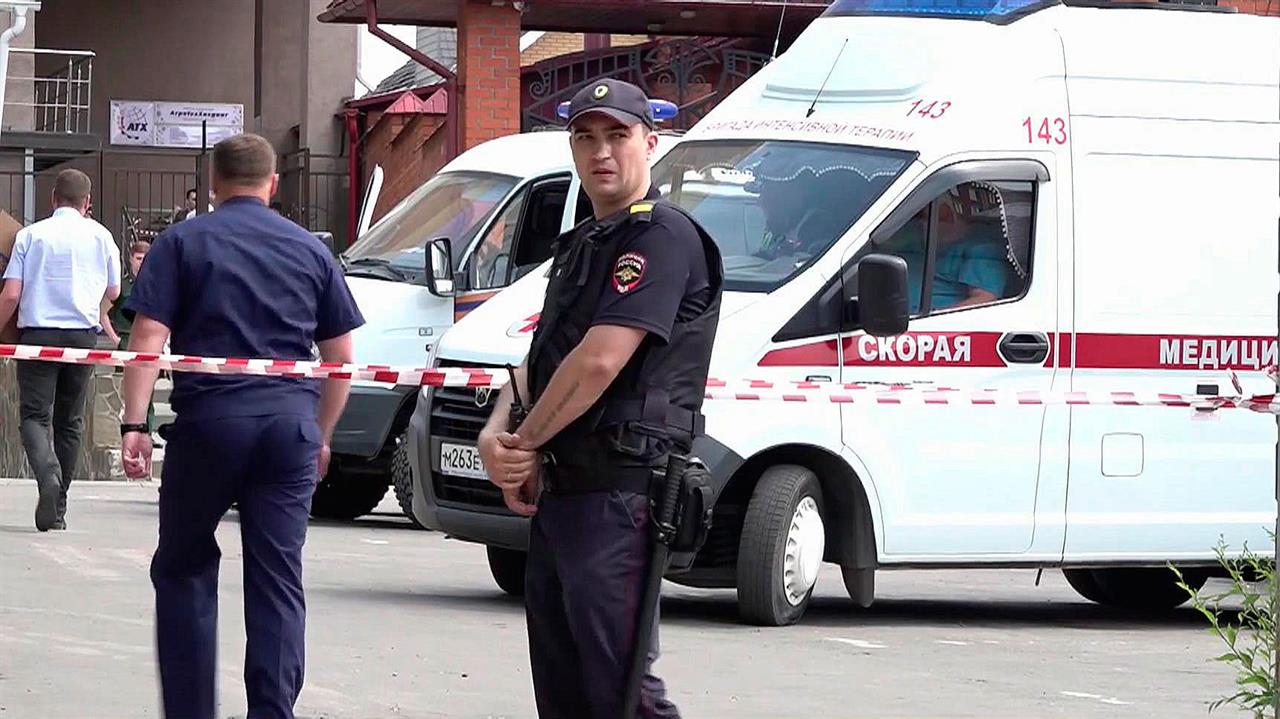 В Воронеже спецслужбы оцепили район, в котором жилой дом пострадал от падения беспилотника