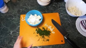 Творожная намазка с укропом и чесноком.  Ну очень вкусно. Пробуйте!!!
