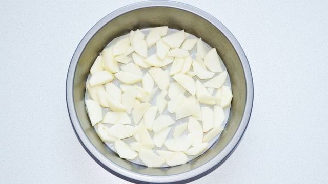 Манник с яблоками на молоке