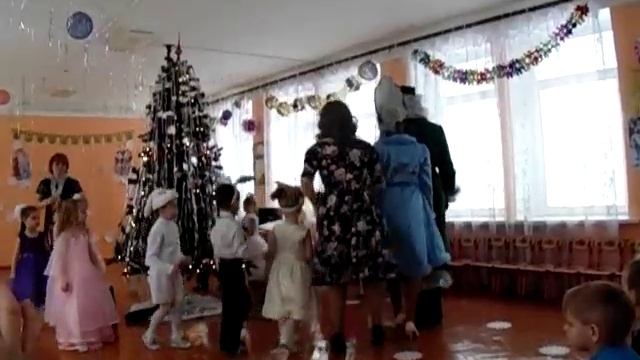 Новогодние игры с Дедом Морозом смотреть онлайн