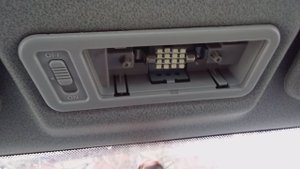 Замена лампы в салоне Дэу Нексии на светодиодную.