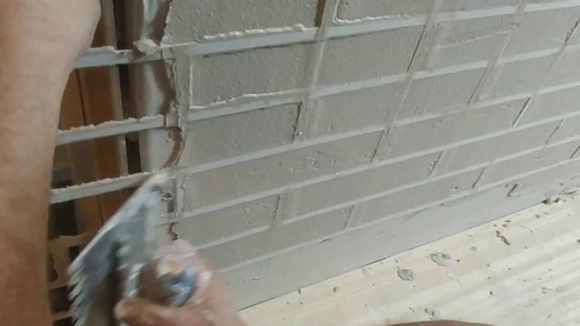 КИРПИЧИ С ГИПСОВОЙ  ШТУКАТУРКИ /ТРАФАРЕТ