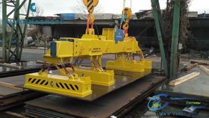 Перенос металлических листов магнитной траверсой Gauss Magneti