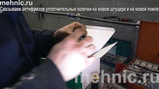 Замена помпы Шкоды Октавия А7 смотреть онлайн