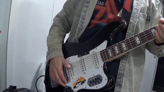crack-head tries to review the Squier Bass VI смотреть онлайн