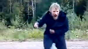 Бомж танцует в стиле Go Go ... Ночная леди Dj Riga