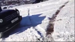 БМВ 7 серии против гелика на подъём в снегу