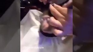 Стригут обезьянку