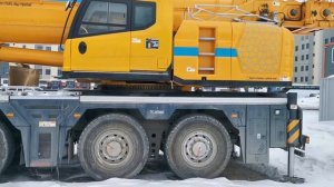 Автокран XCT 100 грузоподъемностью 100 тонн.