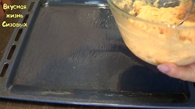Курица под сырной шубой в духовке. Быстрый ужин.