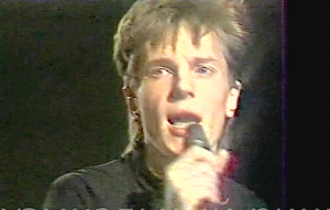 У вас до сих пор Виктор Салтыков из "Форума" ассоциируется с песней БЕЛАЯ НОЧЬ ? или ?