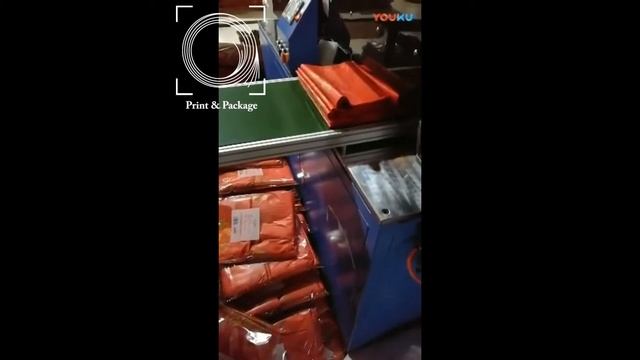 Машина для складывания скатертей из пленки