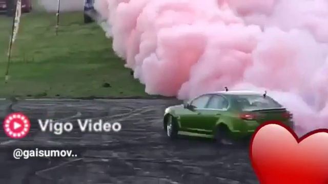 мощный дрифт и как всегда дым из под колес смотреть онлайн