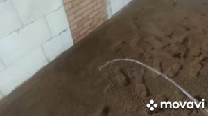 Трамбовка песка под черновую стяжку
