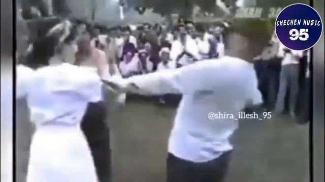 МУЖИК ТАНЦУЕТ ШИКАРНО СТАРЫЙ ЧЕЧЕНСКИЙ ЛОВЗАР