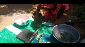 SRI LANKAN VILLAGE NATURAL SETTING OF COOKING CHICKEN CURRY |Vivzkie Diaz