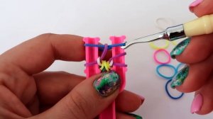 БРАСЛЕТ из резинок на рогатке БУТОН без станка | Bracelet Rainbow loom