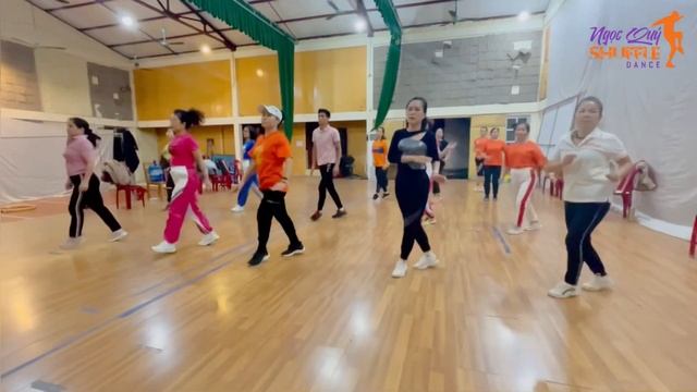 U60 nhảy Shuffle Dance cùng các bạn trẻ смотреть онлайн
