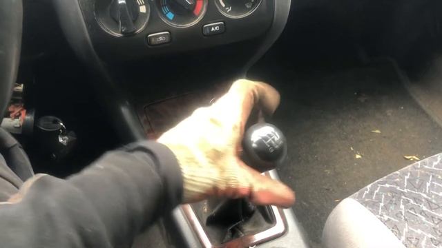 Как снять ручку механической коробки передач на автомобиле nissan primera p11 смотреть онлайн