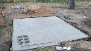 Подготовка заливки плиты перекрытия сливной ямы, выгребная яма