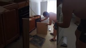 Как самому без лобзика врезать мойку в столешницу.