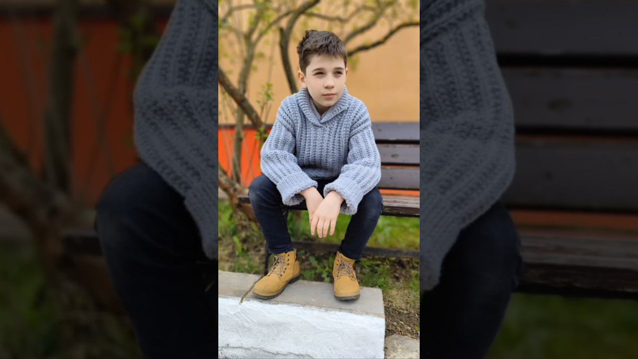 Радмир, 11 лет! Вяжет и крючком и спицами! Сам связал легендарный свитер Брата!