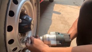 Makita DTW700 18v Brushless Impact Wrench