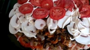 Моя самая любимая диетическая пицца с цельнозерновой муки и овощами.